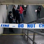 Un joven muere tras romperse el cuello al intentar colarse en el metro de Nueva York
